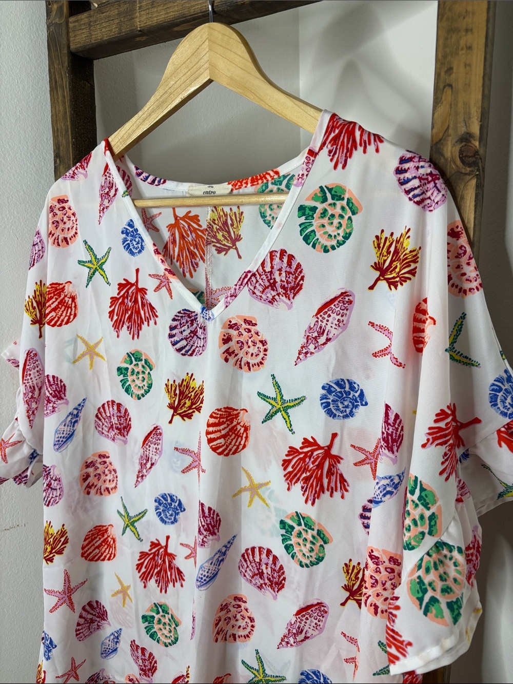 entro Multicolor Shell & Starfish V-Neck Tunic Size L - Picture 2 of 5